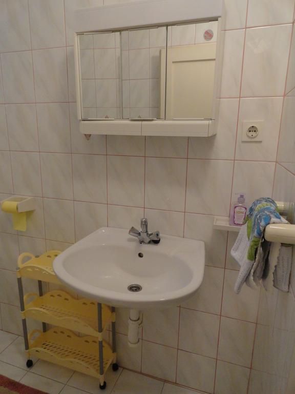 Banjol Apartments & Rooms Karmela חדר תמונה