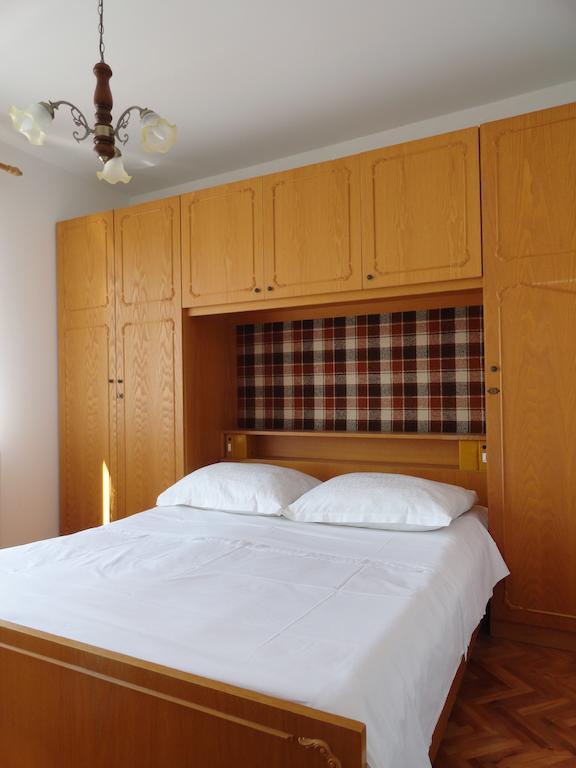 Banjol Apartments & Rooms Karmela חדר תמונה